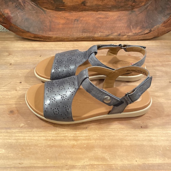 Unstructured by Clark’s sandals, size 7 1/2, - Picture 2 of 6